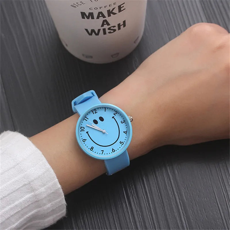 Hot New Women's Watch Fashion Luxury Smile Teenage Girl Wristwatch lovely  Comfortable Children's Watch Relogio Masculino Clock