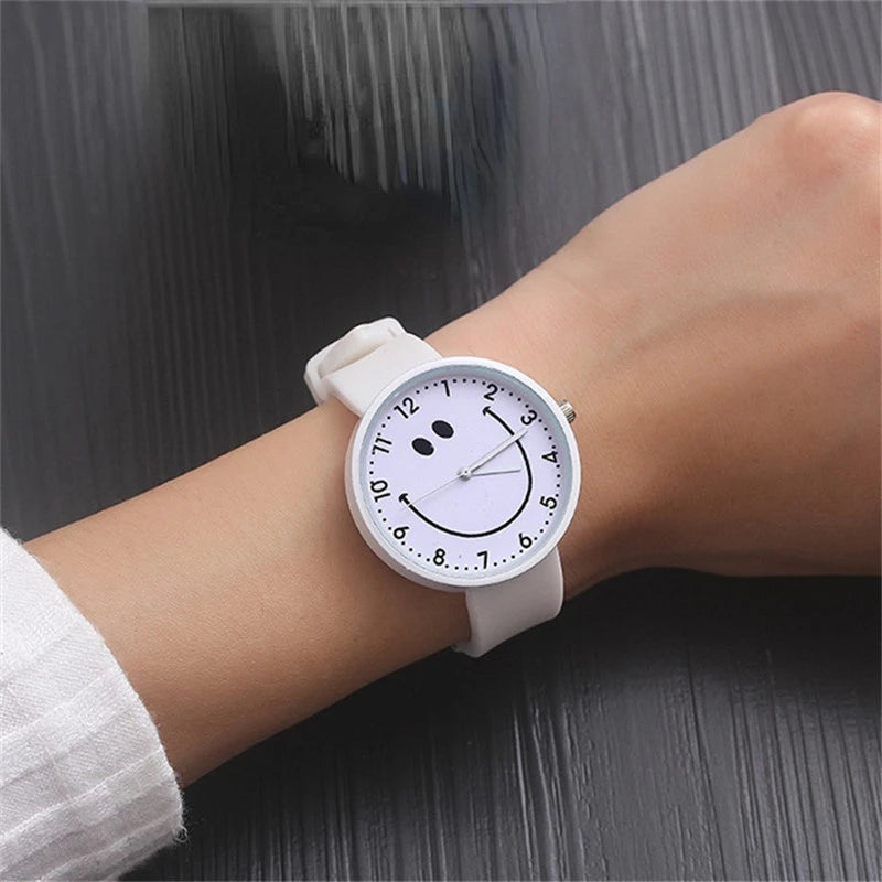 Hot New Women's Watch Fashion Luxury Smile Teenage Girl Wristwatch lovely  Comfortable Children's Watch Relogio Masculino Clock