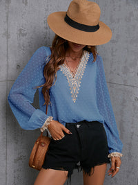 Chiffon solid color stitching lace long-sleeved shirt commuting top